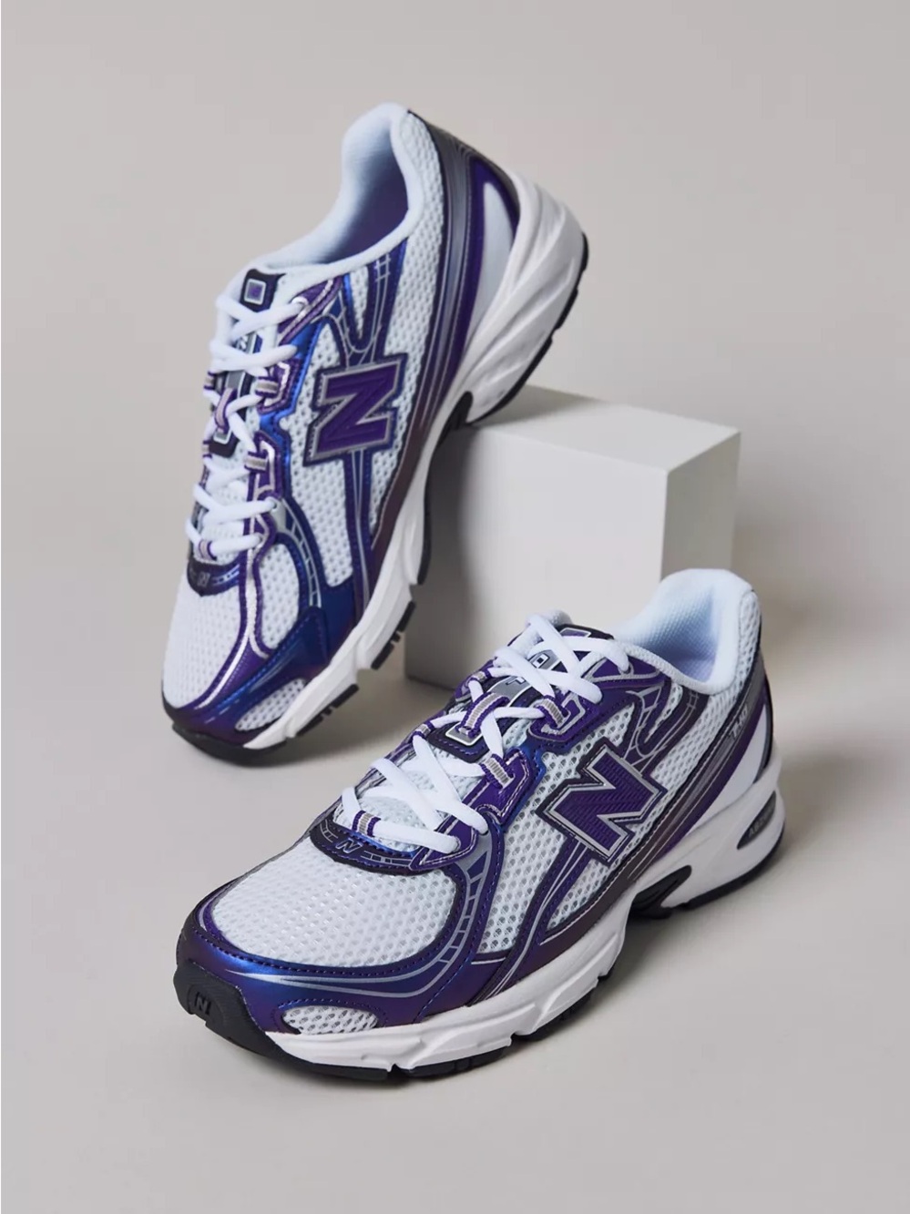 NEW (without box) New Balance 740 Sneakers size M7.5 W9